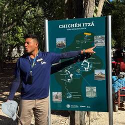 Arun=genetischer Azteke=groß+gut aussehend; Maya=genetisch klein, quadratisch, große Nase+Ohren