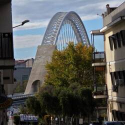 Lusitania-Brücke (Puente de Lusitania). 