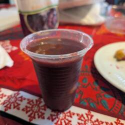Miam das ist wirklich sehr gut und erinnert mich an etwas zwischen Glühwein und Sangria.