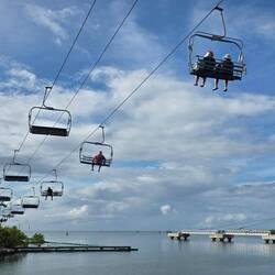 Oder mit der Seilbahn zum Strand