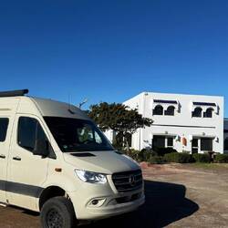 Unser Campingplatz liegt etwas weiter oben, bietet super Aussicht auf Lagune und Stadt