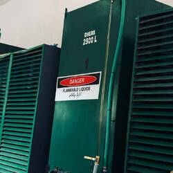 Diesltanks an den Generatoren