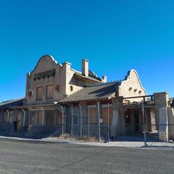 Ein Jahr Bahnhof, dann viele Jahre das Ghost Town Casino.