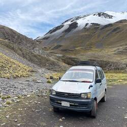 ... und sein 4x4 SUV Geländewagen 😂