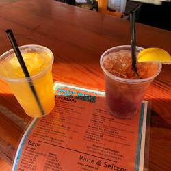 Dann zur Tiki Bar vom Platz