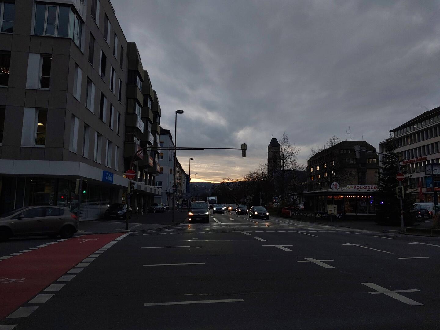 Auf dem Weg zur Arbeit geht erst die Sonne auf