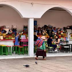 Im Markt.. leckere Saftstände! Yapa/Yapita = Nachschlag. Den gibt's oft umsonst!