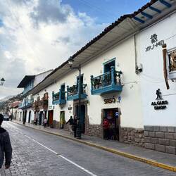 Oder die lieblichen kleinen Balkone rund um die Placa de Armas?