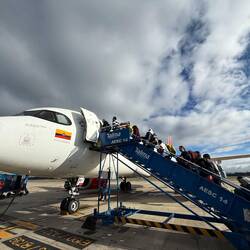 Früh am Morgen breitete der Anden Condor seine Flügel aus und trägt mich hoch...
