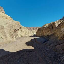 Da ist schon die Red Cathedral.