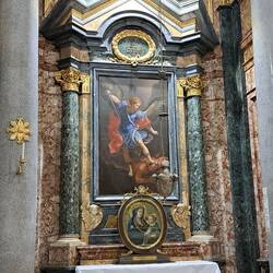 L'avessero pagato per ogni copia sparsa per il mondo...