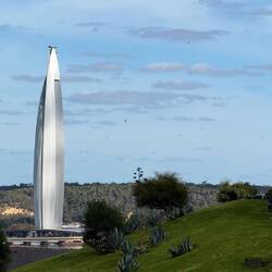 255m hohes Bürogebäude - noch nicht ganz fertiggestellt