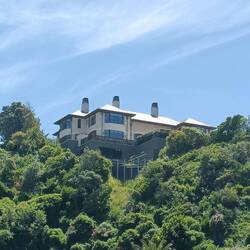 Magnifique "petite" maison sur les hauteurs
