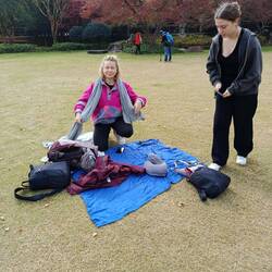 Nele hat mit uns den Tag verbracht! Hier machen wir kurz Pause im Park