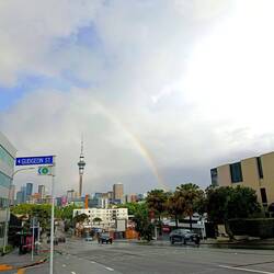 Nach dem immer wiederkehrenden Regen, hat die Sonne diesen Regenbogen gezaubert
