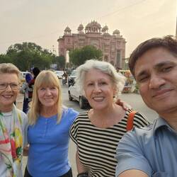 Saying goodbye to our driver, Yogish. 💙