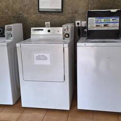 Waschmaschine/Trockner (Toplader je 4€ pro Waschgang)