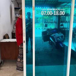 House where we took laundry: £2 for our clothes to be washed, dried, pressed, folded, delivered 🤗