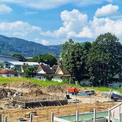 Kuck mal da sind 2 Spielzeugautos