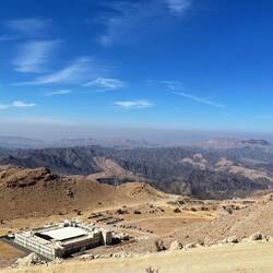 Eine Schule mitten in den Bergen