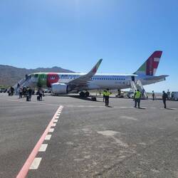 Einmal bitte zu Fuß über das Rollfeld.