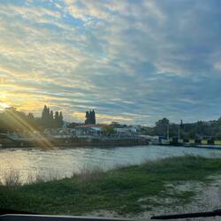 Blick auf die Brücke und rechts im Bild ist ein Camper Nachbar aus DE🚚😉