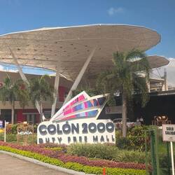 Einkaufszentrum am Hafen