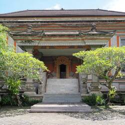 Haupteingang / Main entrance