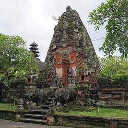 Kleiner Hinduistischer Tempel / Small Hindu Temple