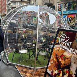 Outdoor dining in comfort