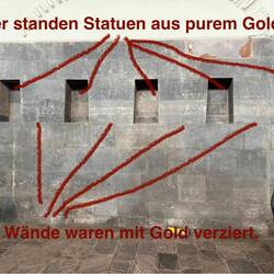 Die super glatten Wände waren mit Nischen ausgestattet und alles mit Gold ausgelegt.