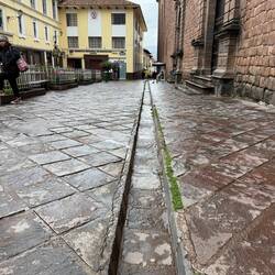 Nicht nur Freiburg hat Bächle. Cusco auch! Wer hat von wem abgekupfert!