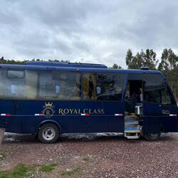 Und wir hatten "Royal Class". Der ganze Bus für 9 Leute. Deutlich angenehmer als in Mexiko.