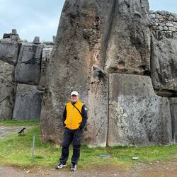 Mann bemerke die Passgenauigkeit der Weste... ...ääh, der Steine 😅