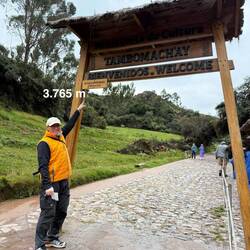...und noch höher ging's. Hier oben, auf rd. 3.800 m ist das Hauptlandwirtschaftsgebiet von Cusco.