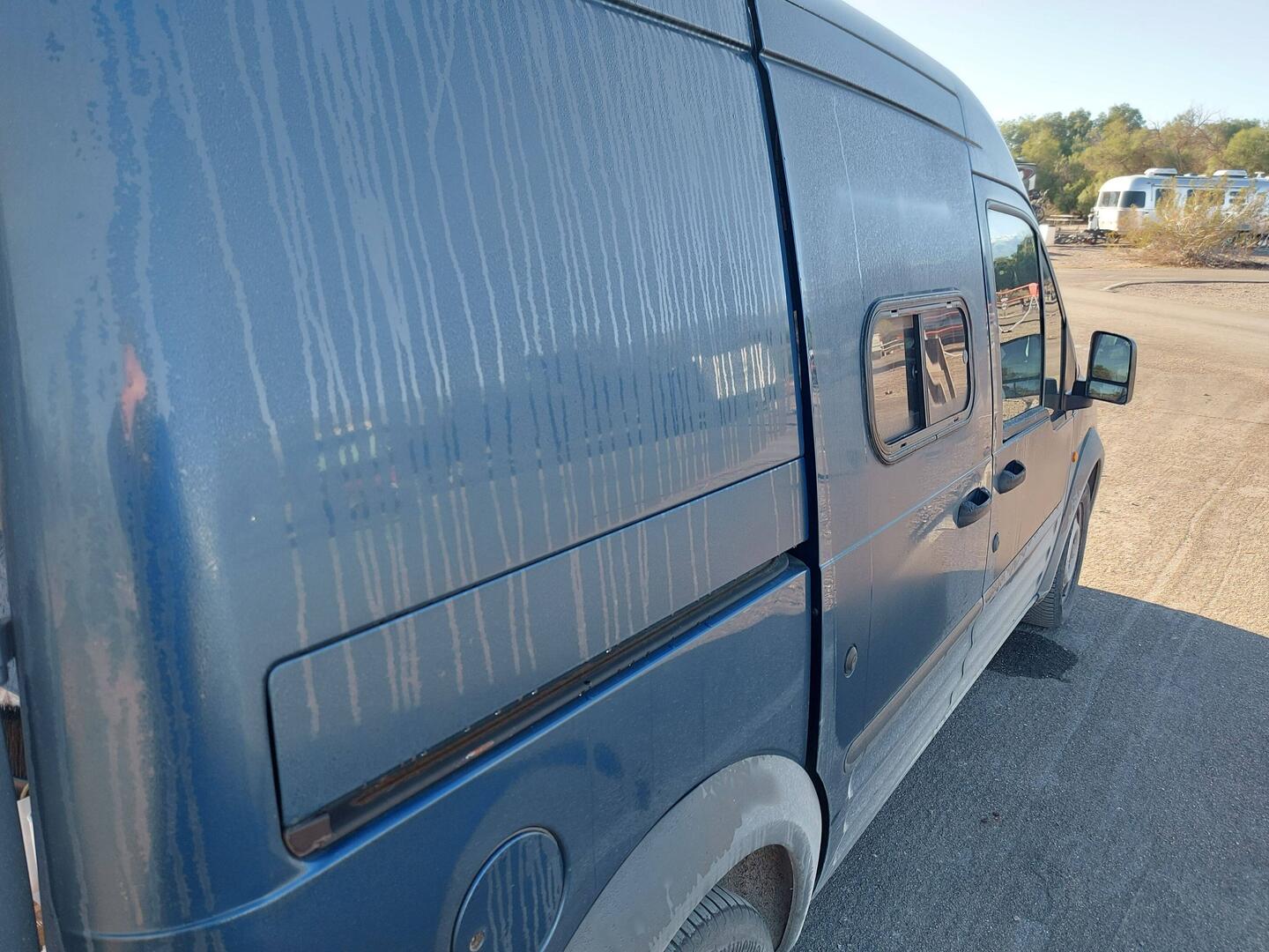 Es hat nicht geregnet, das ist Kondenswasser von der Nacht.