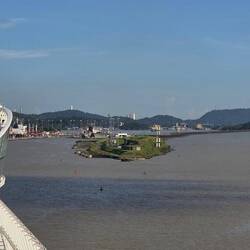 Rechts geht's zur neuen Cocoli Schleuse