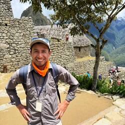 Bryaan. Der Arme war stark erkältet, musste trotzdem ran.Lohnfortzahlung bei krank is nicht!