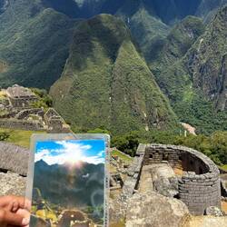 Der Sonnentempel. Die erste Morgensonne am 21. Juni (Sommersonnwende = Beginn des Inka Jahres)...