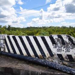 kleine Brücke über einem Bewässerungskanal