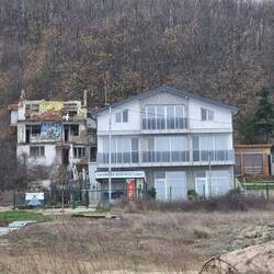 Neu neben Abbruchreif ist hier keine Seltenheit.