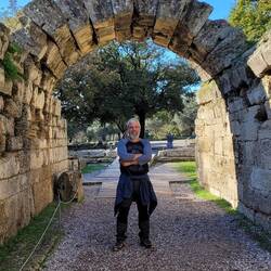 Der Eingang zum Stadion von Olympia