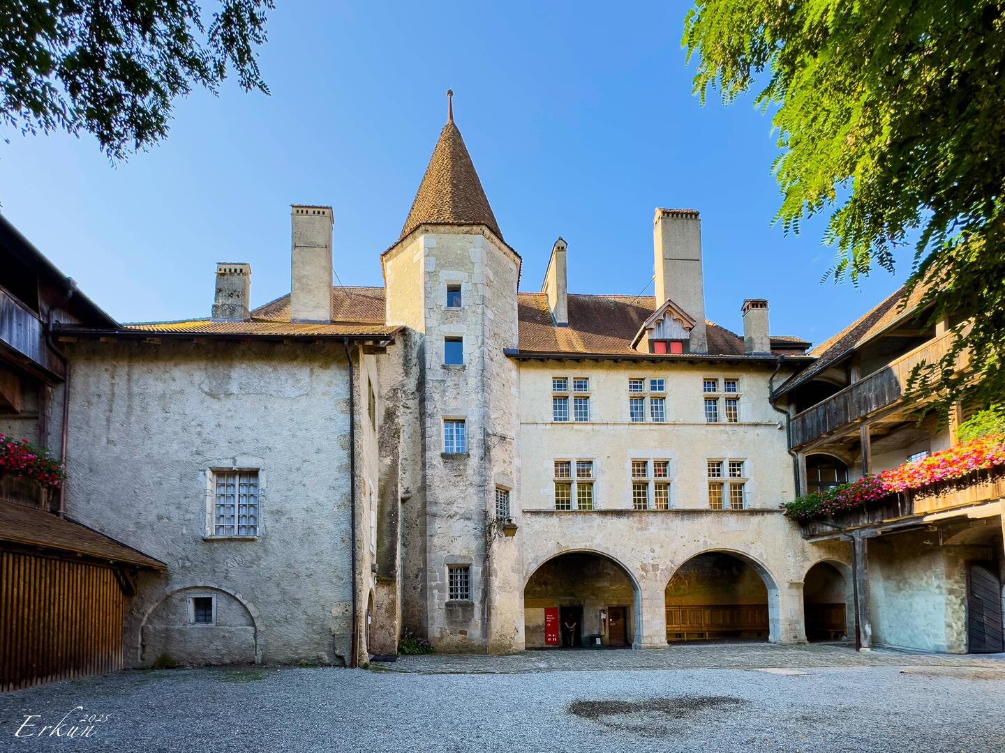 Bienvenue au Château de Gruyères — Gruyères, Switzerland.