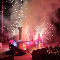 Erst ein kleines Feuerwerk