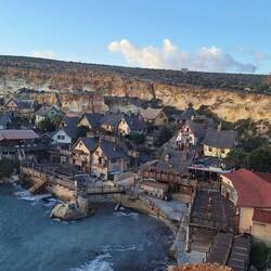 Von oberhalb der gegenüberliegenden Klippen gesehen