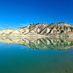 On finit par ne plus rien y comprendre : qu'est ce qui est ciel, lac, montagne, reflet...