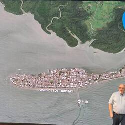 Pnutatenas mit der langen Pier ins Meer