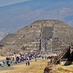 Auf zur Mondpyramide