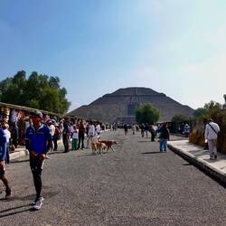 Auf zur Sonnenpyramide