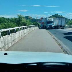 Wir müssen über die Gehbahn